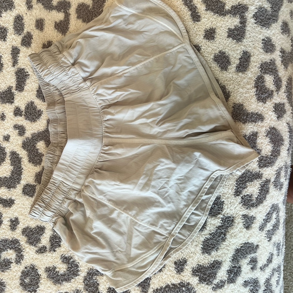Lululemon Hotty Hot Shorts 2.5 in